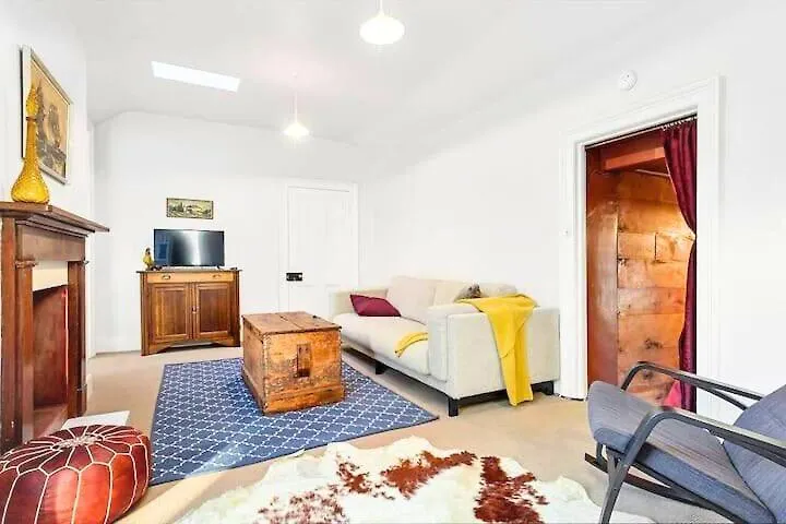 Bostane Cottage On West Hobart Hill 0*,